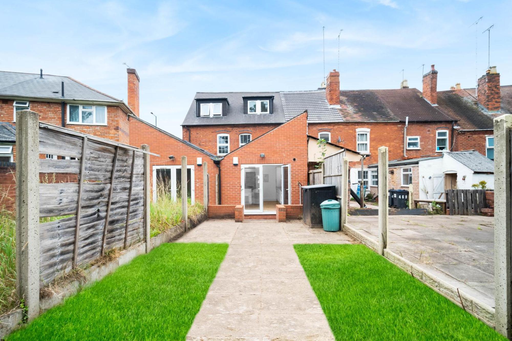 Three Bed House - Accommodates 7 - Parking - Garden - Harborne 465h *